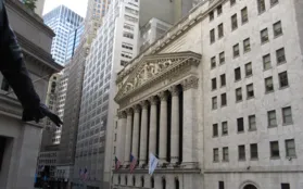 US stocks close slightly lower