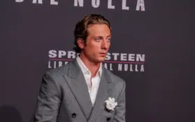 Jeremy Allen White Shares the 400-Pound Souvenir He Stole From The Bear Set