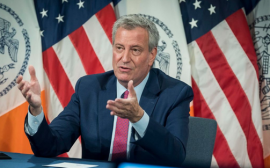 Mayor of New York City sends City Hall on a week's holiday