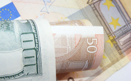 The yen is at a one-month low and the euro is falling