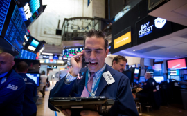 Index futures are declining: Johnson & Johnson beats Wall Street expectations