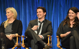 Jason Ritter Switches to Beyoncé Karaoke Song for Wife Melanie Lynskey