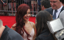 Ariana Grande Stuns in Blush Pink Gown at ‘Wicked’ Premiere