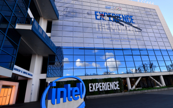 Intel shares rise 7%