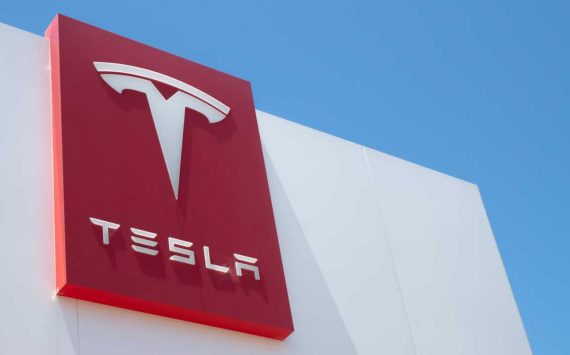 Tesla shares receive negative outlook from Swiss bank UBS