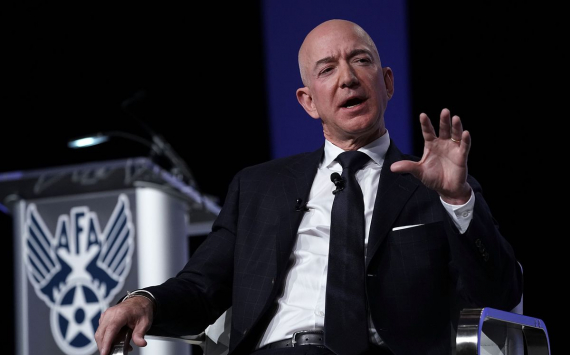 Jeff Bezos has offered to cover NASA's costs in exchange for a contract in the lunar programme