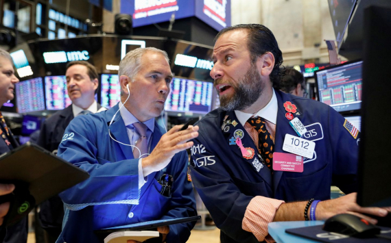 Stocks rise as oil hits 7-year high