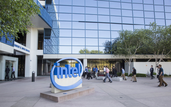 Intel's Plan to Challenge TSMC's Foundry Dominance