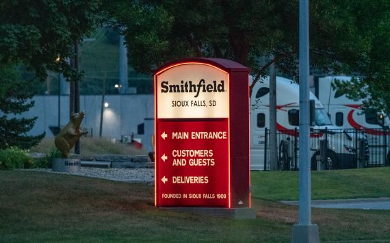 Smithfield Foods terminates agreements with 26 American pig farms due to excess supply
