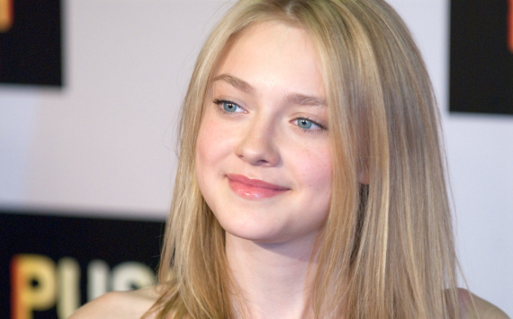 Dakota Fanning Honors Her Mom’s Unwavering Support