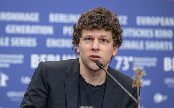 Jesse Eisenberg on Filming Emotional Scene: 'I Couldn’t Stop Crying'