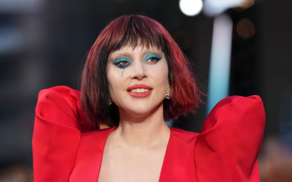 Lady Gaga Sings Live at Coachella Despite Mic Issue